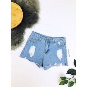 🌿 Distressed Light Wash High Waisted Denim Shorts